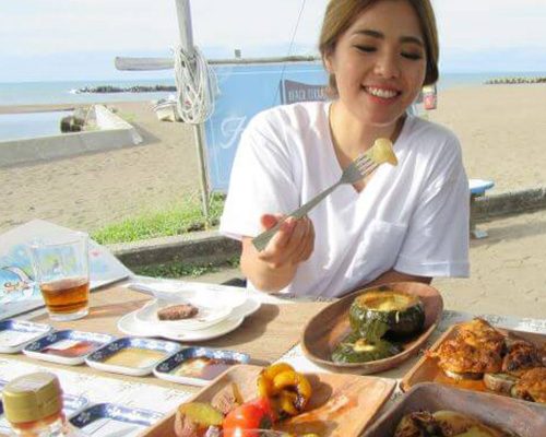 美しい海岸でバーベキューイメージ